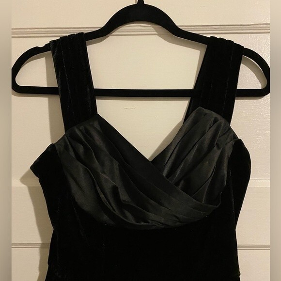 ModCloth Black Velvet Vintage Style Layered Top Party Dress - Picture 3 of 16